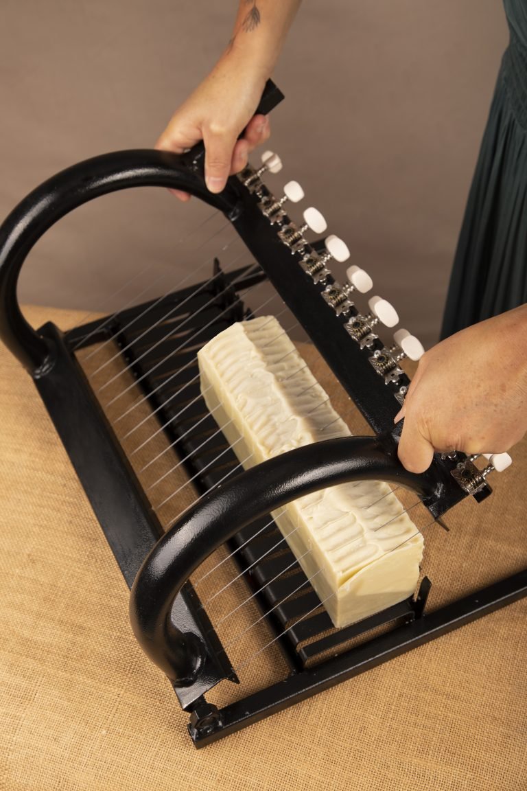 Découpe savon thym et 2 argiles - savonnerie Bar à bulles de savon